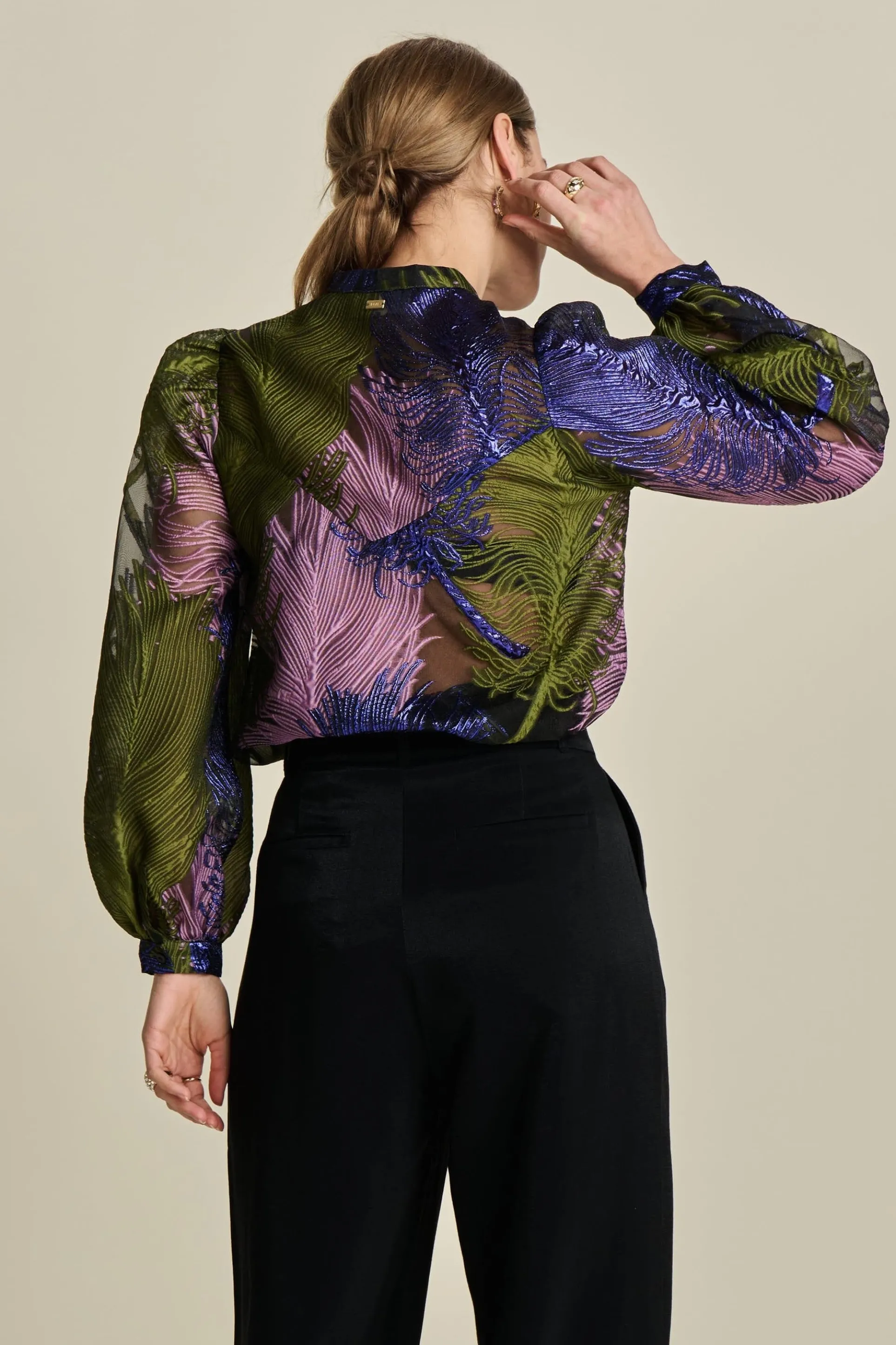 BLOUSE Festive Feathers